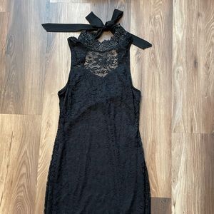 Little black (lace) dress with tie back